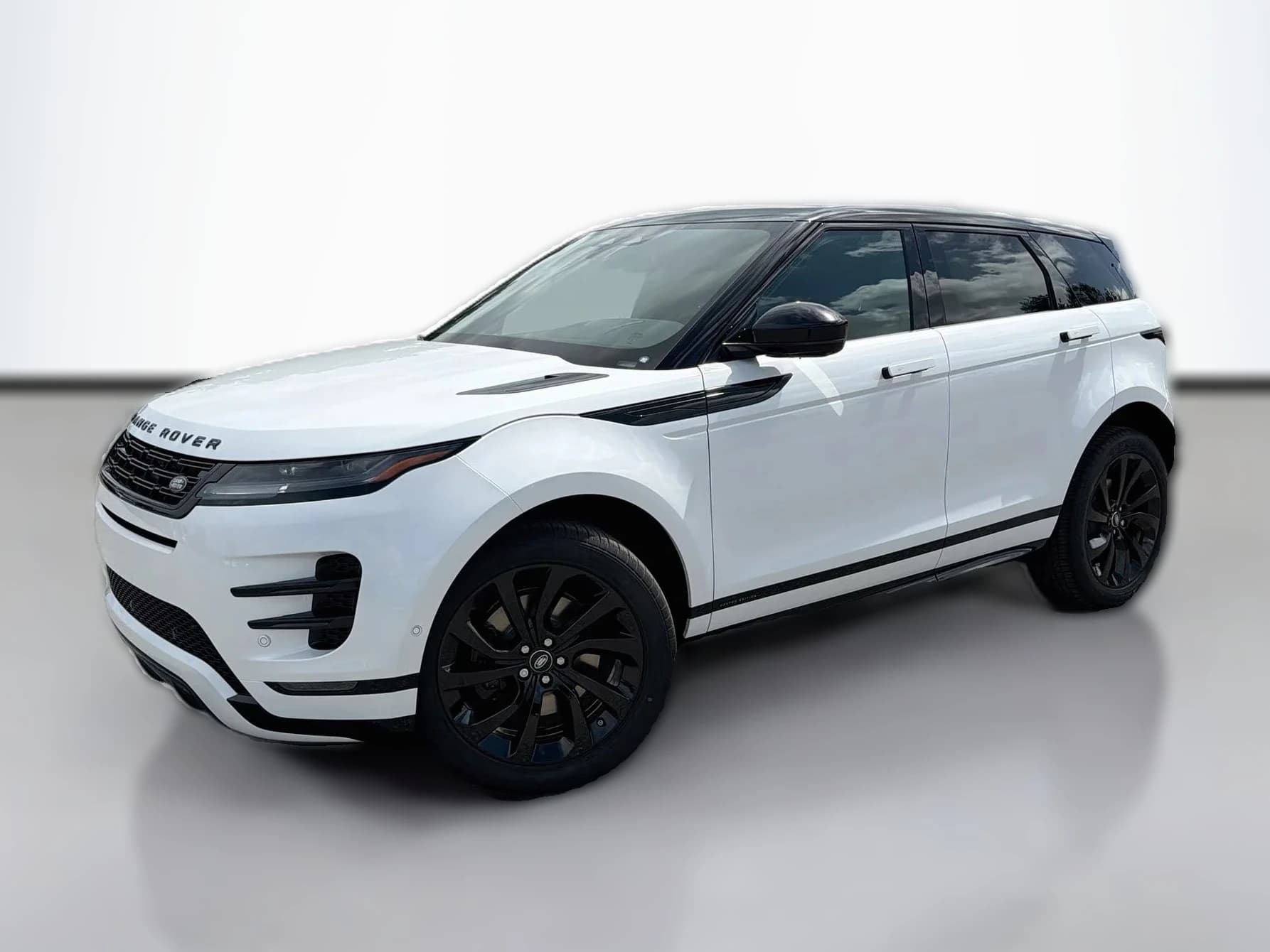 Land Rover Range Rover Evoque Hoxton Edition AWD 2026 — side view