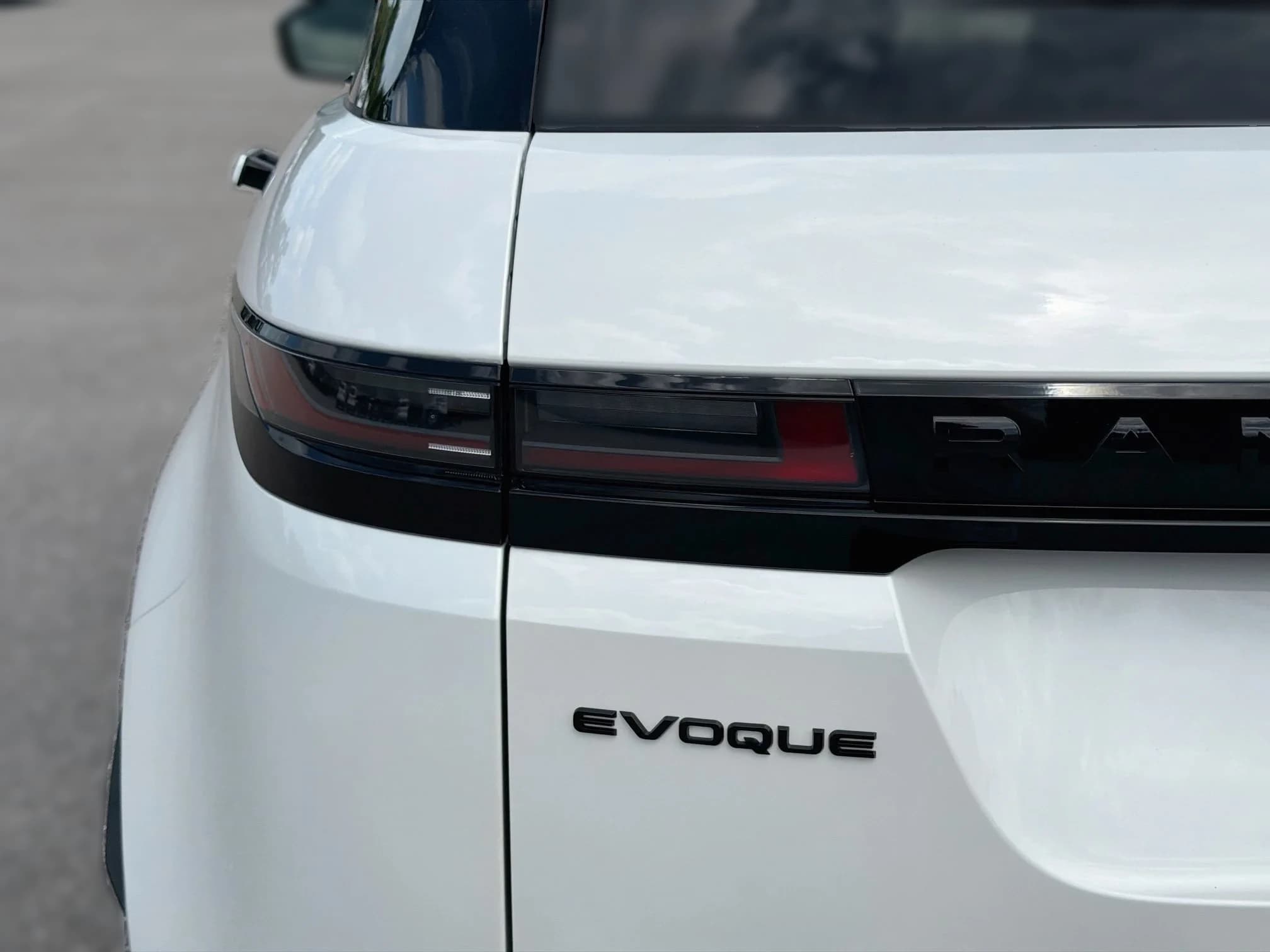 Land Rover Range Rover Evoque Hoxton Edition AWD 2026 — side view
