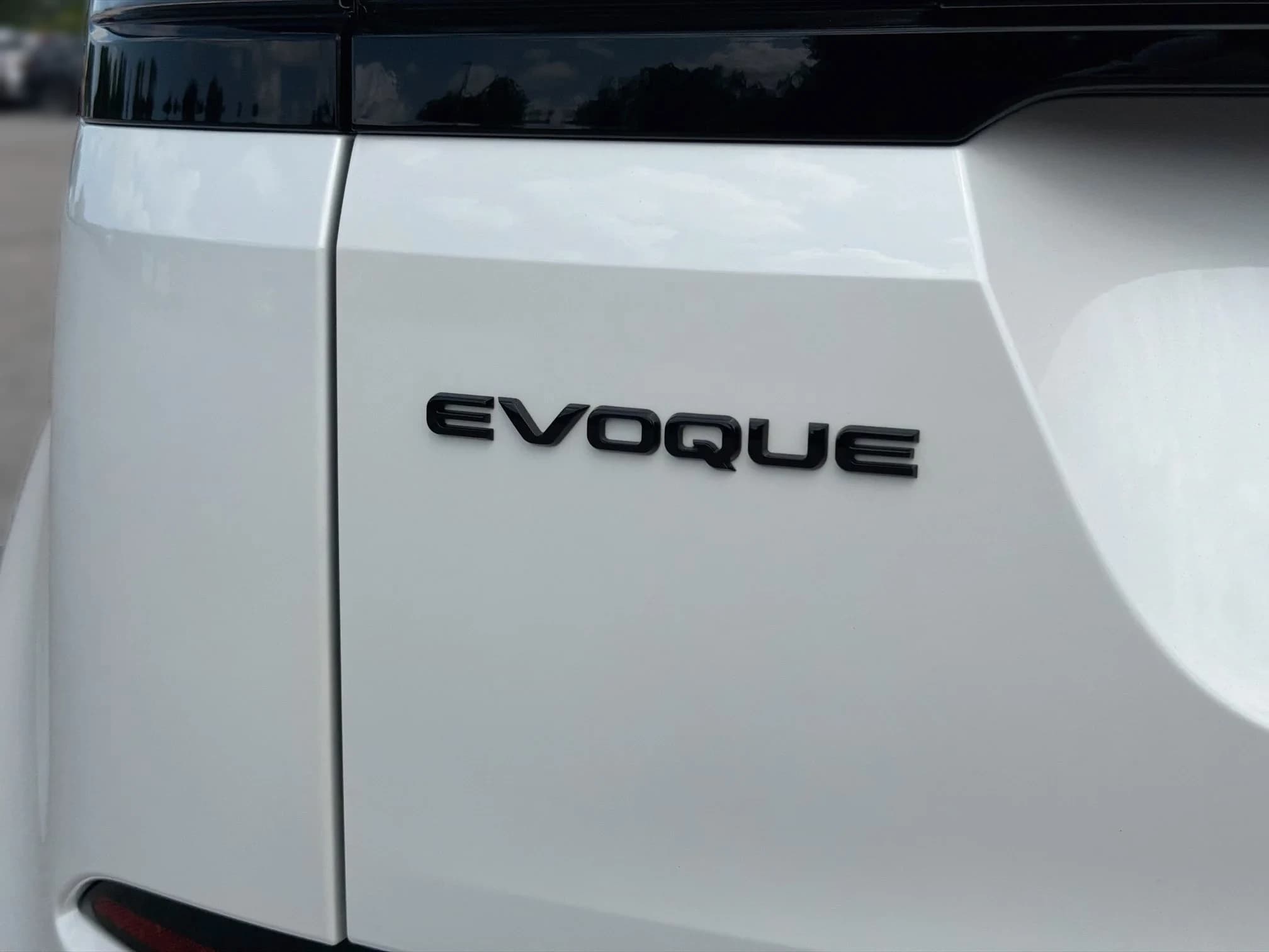 Land Rover Range Rover Evoque Hoxton Edition AWD 2026 — side view