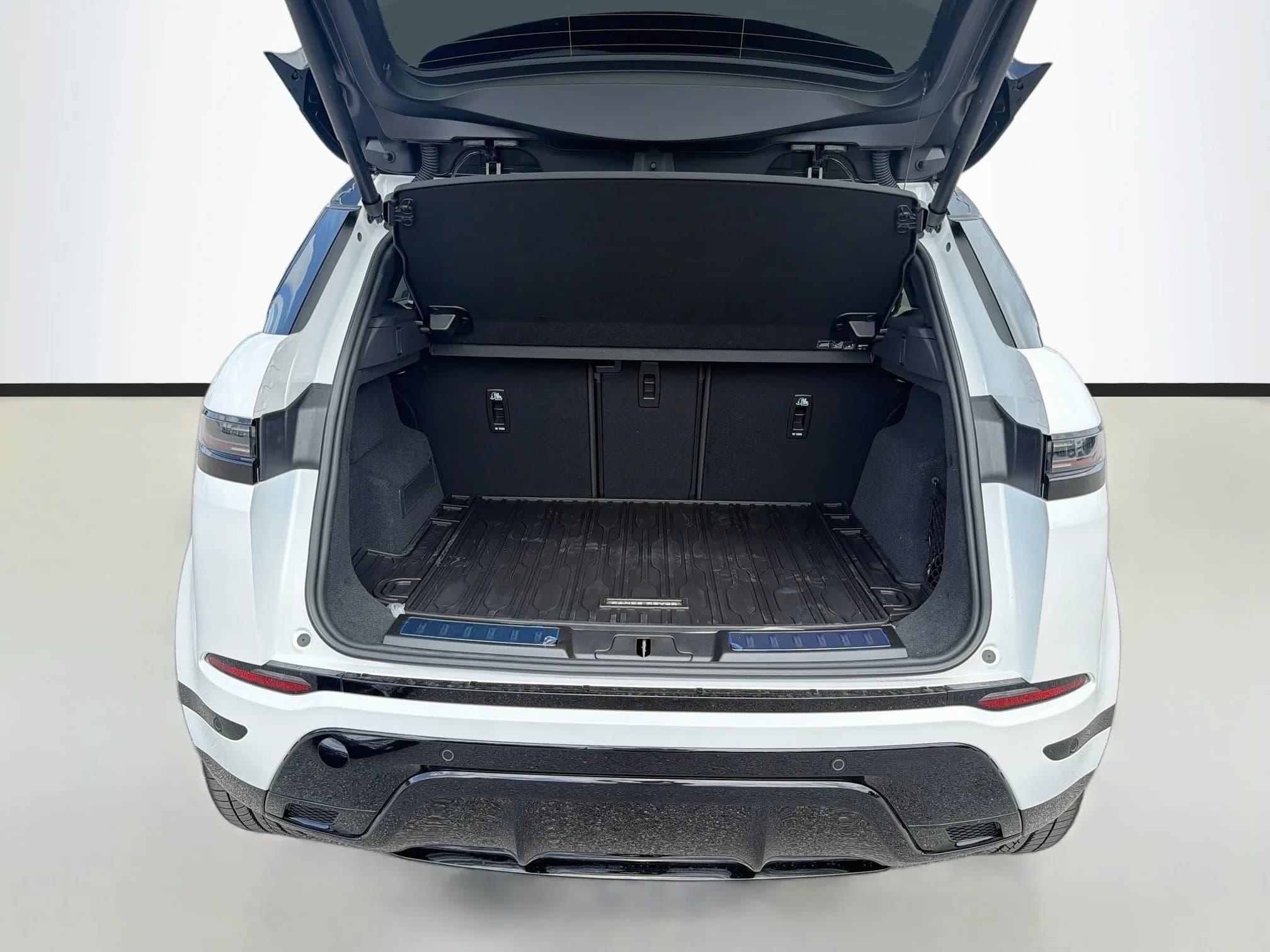 Land Rover Range Rover Evoque Hoxton Edition AWD 2026 — side view