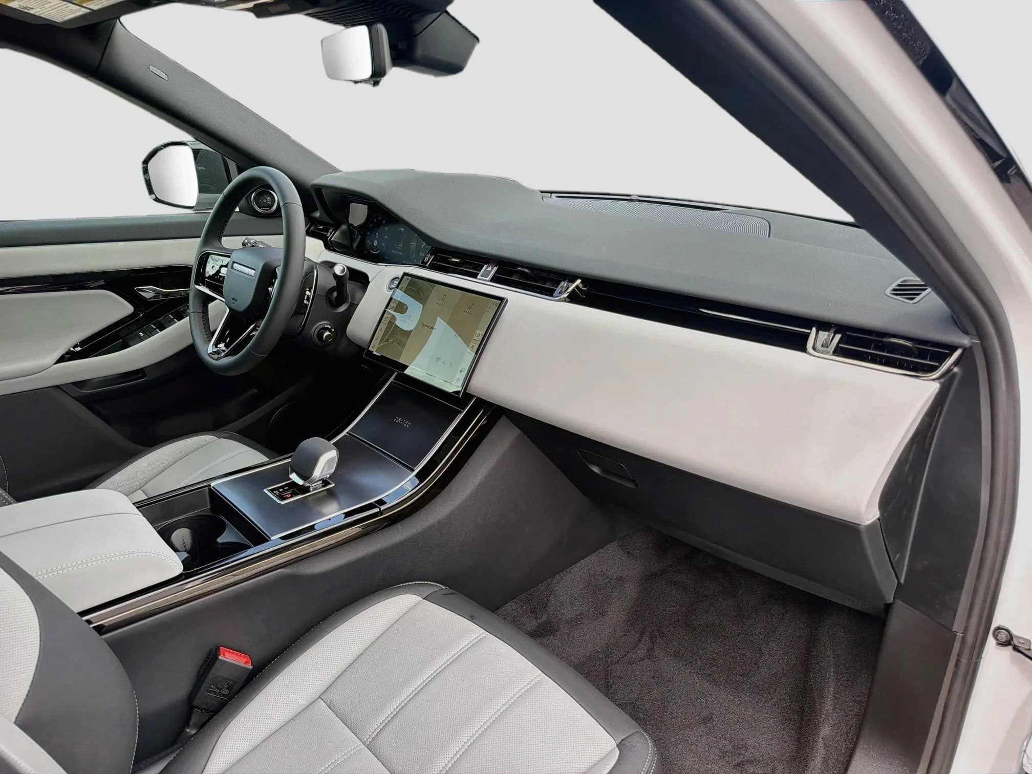 Land Rover Range Rover Evoque Hoxton Edition AWD 2026 — side view