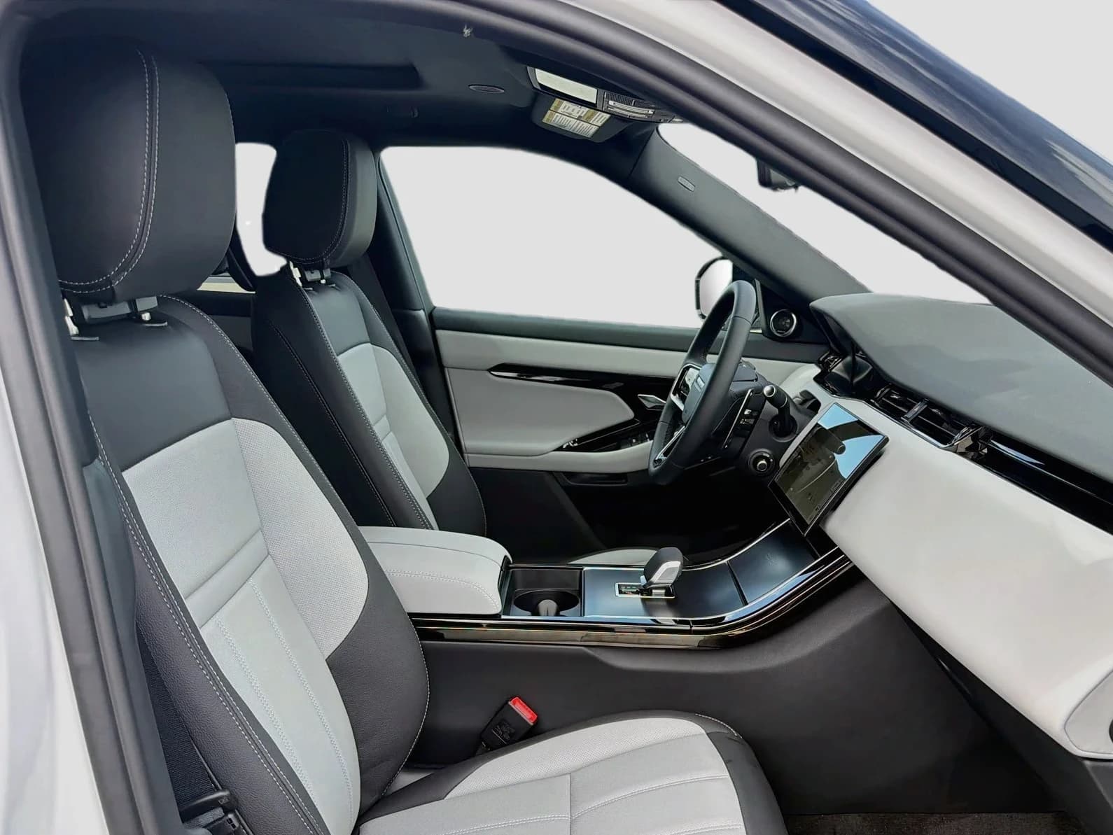 Land Rover Range Rover Evoque Hoxton Edition AWD 2026 — side view
