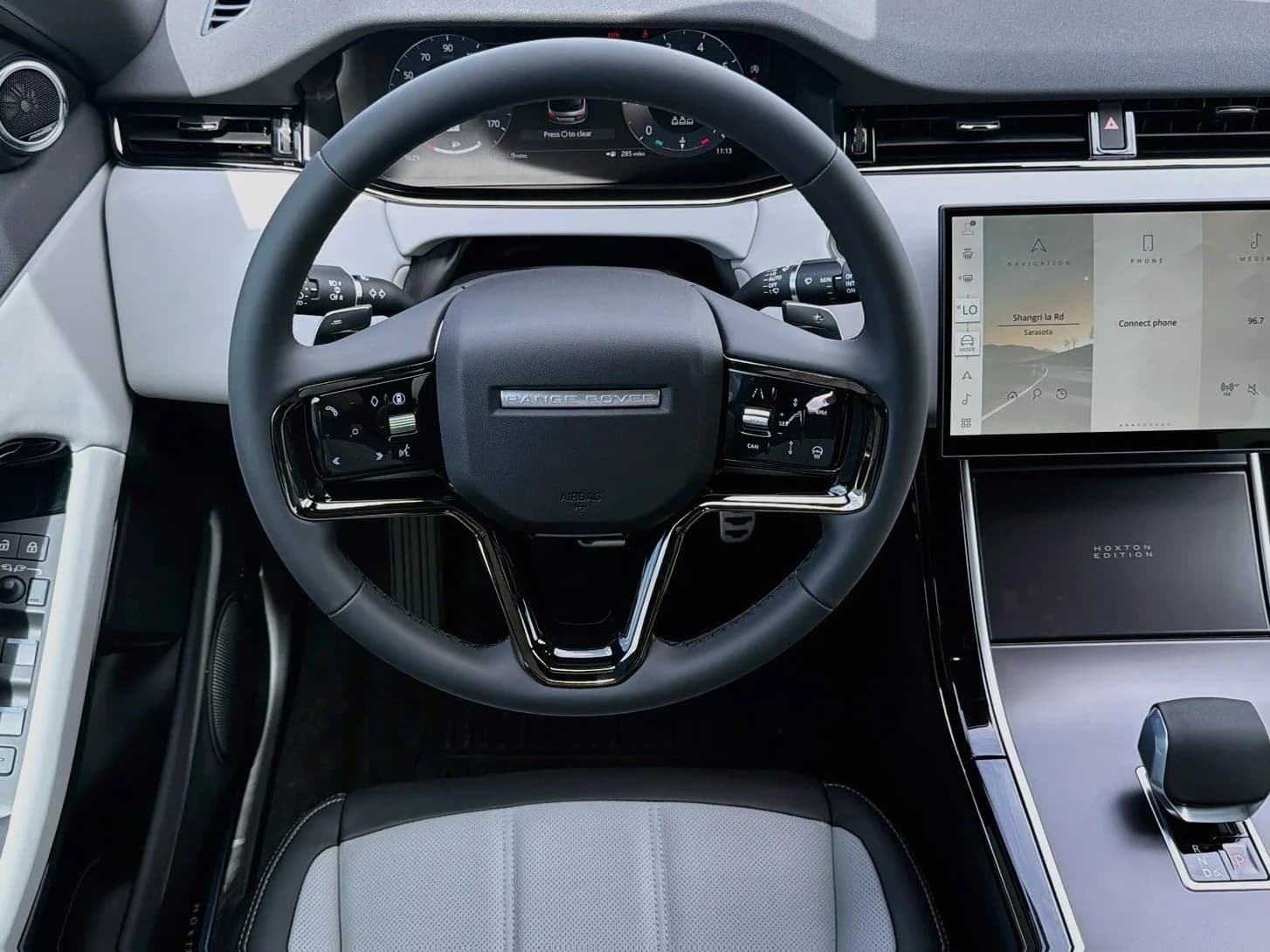 Land Rover Range Rover Evoque Hoxton Edition AWD 2026 — side view