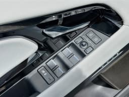 Land Rover Range Rover Evoque Hoxton Edition AWD 2026 — side view