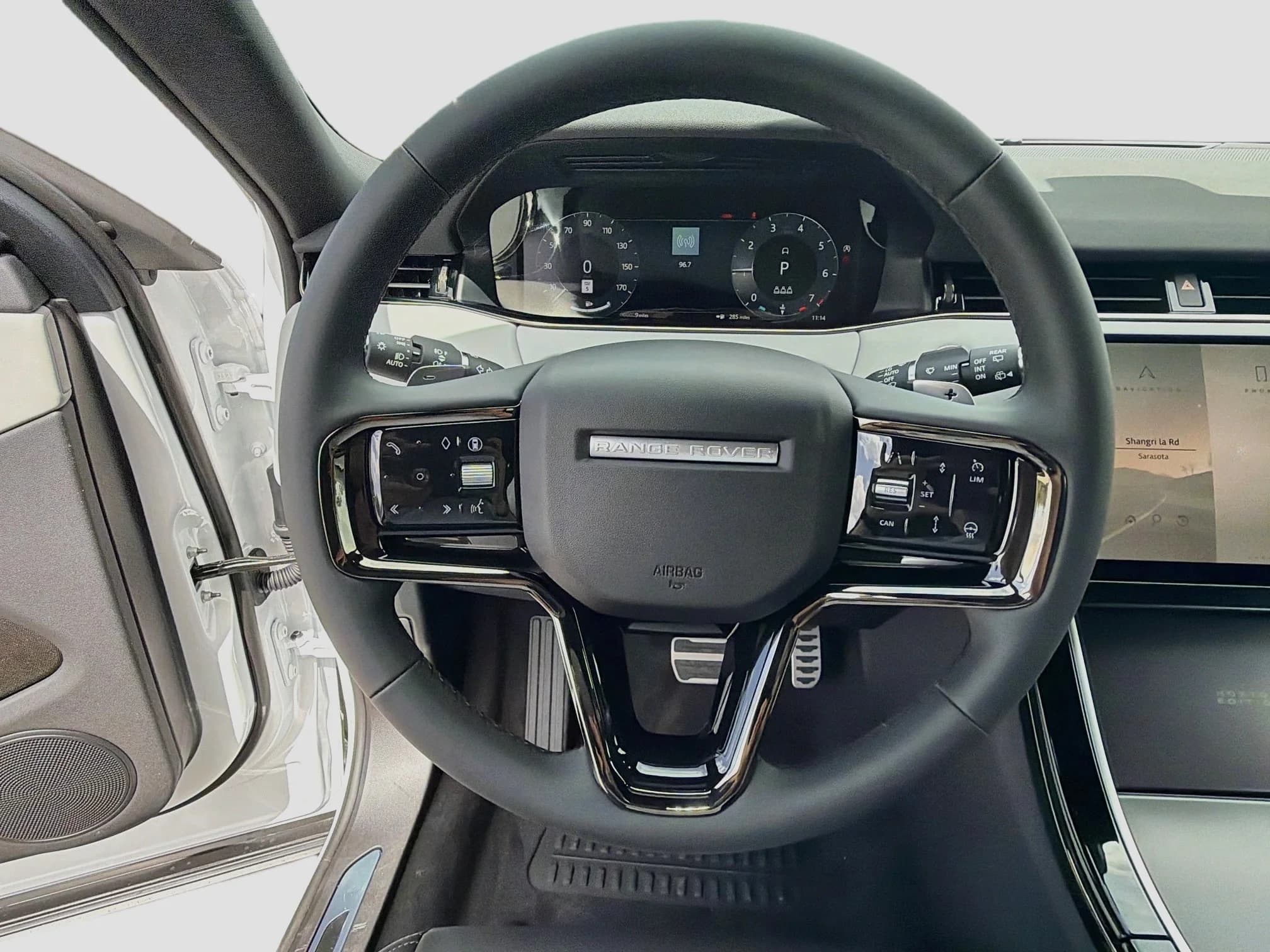 Land Rover Range Rover Evoque Hoxton Edition AWD 2026 — side view