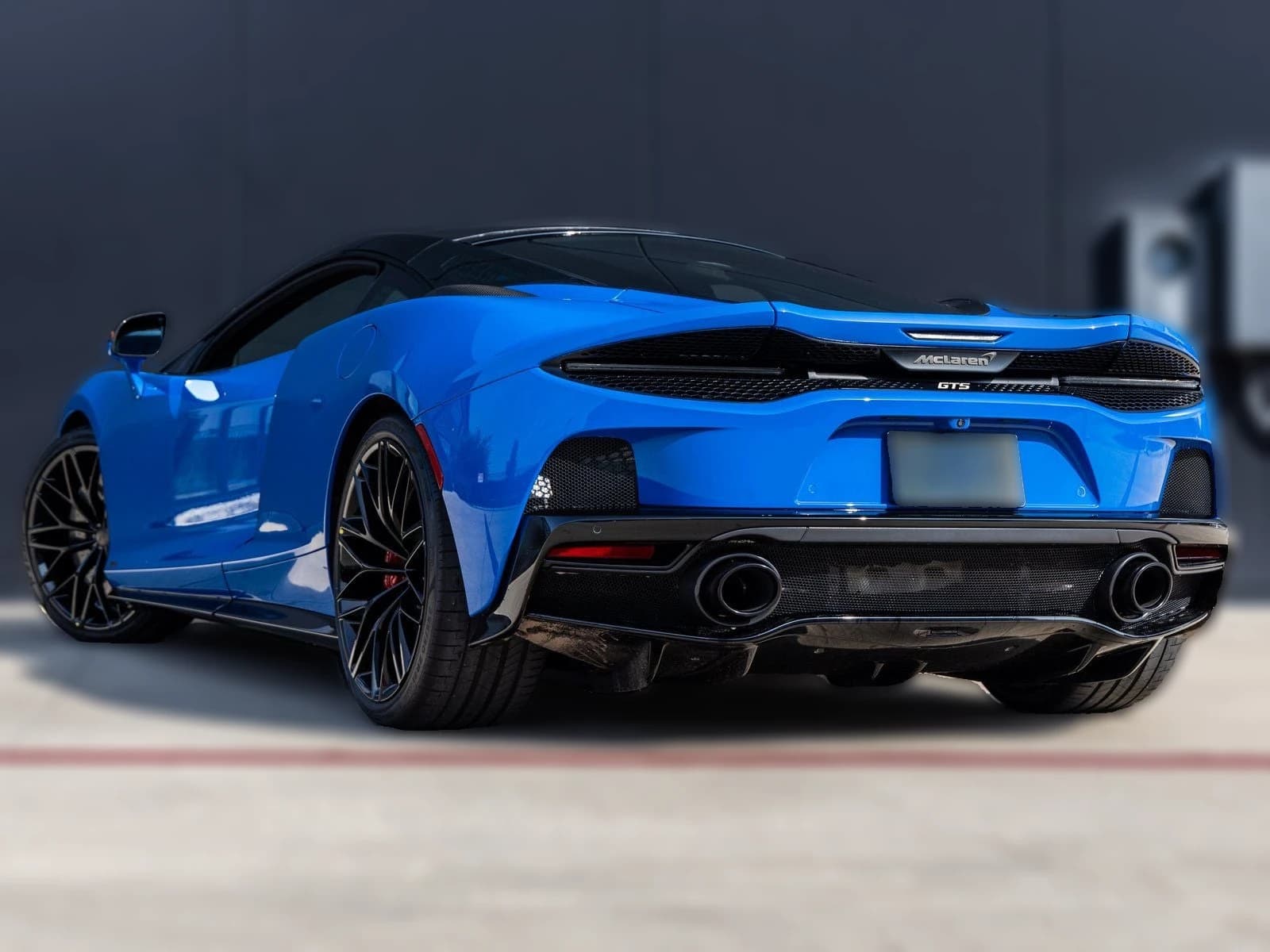 McLaren GTS Performance Coupe 2025 — side view