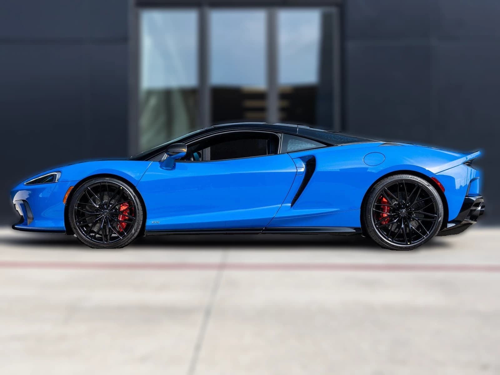 McLaren GTS Performance Coupe 2025 — side view
