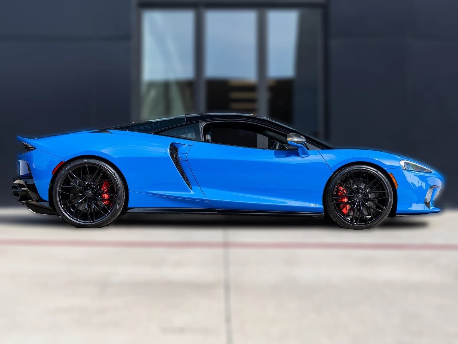 McLaren GTS Performance Coupe 2025 — side view