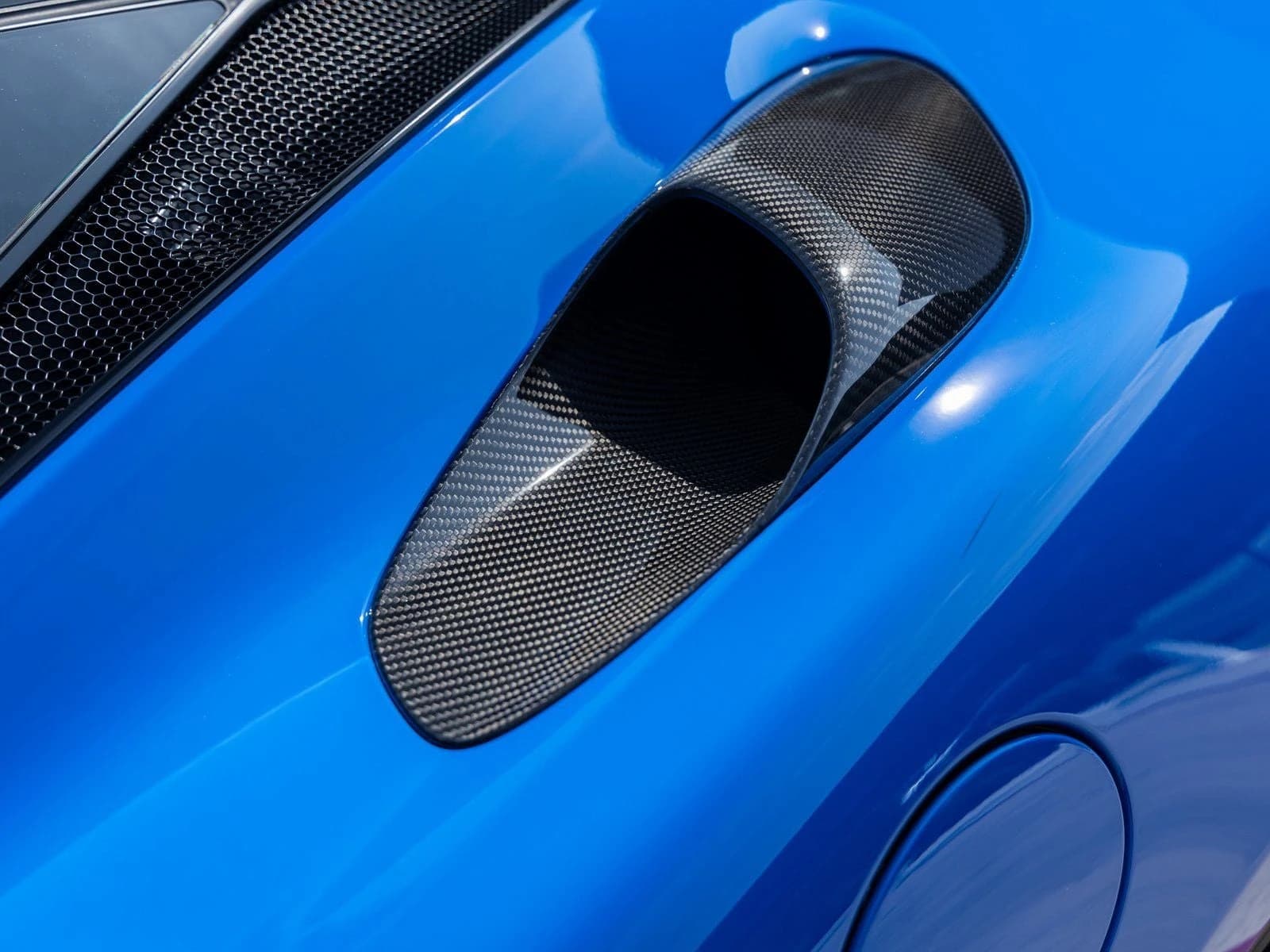 McLaren GTS Performance Coupe 2025 — side view