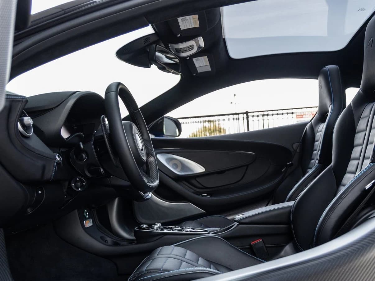 McLaren GTS Performance Coupe 2025 — side view