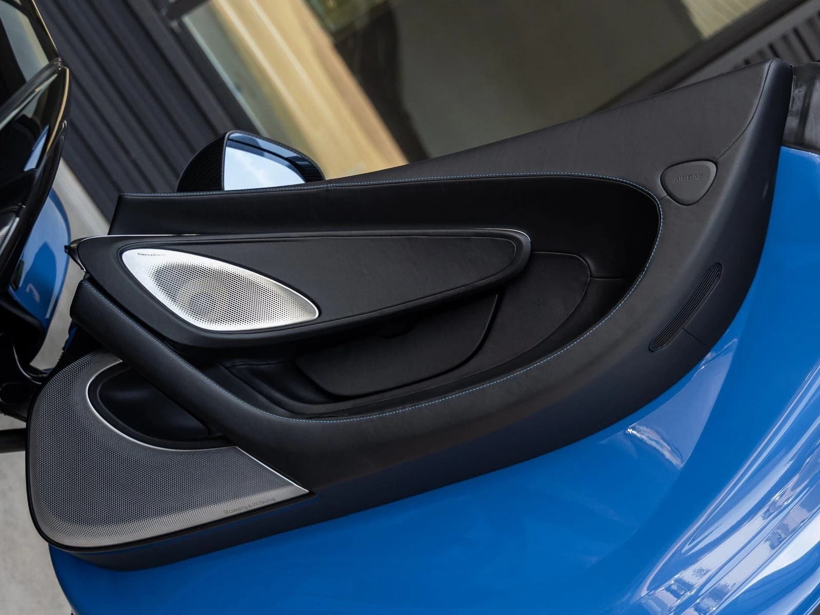 McLaren GTS Performance Coupe 2025 — side view
