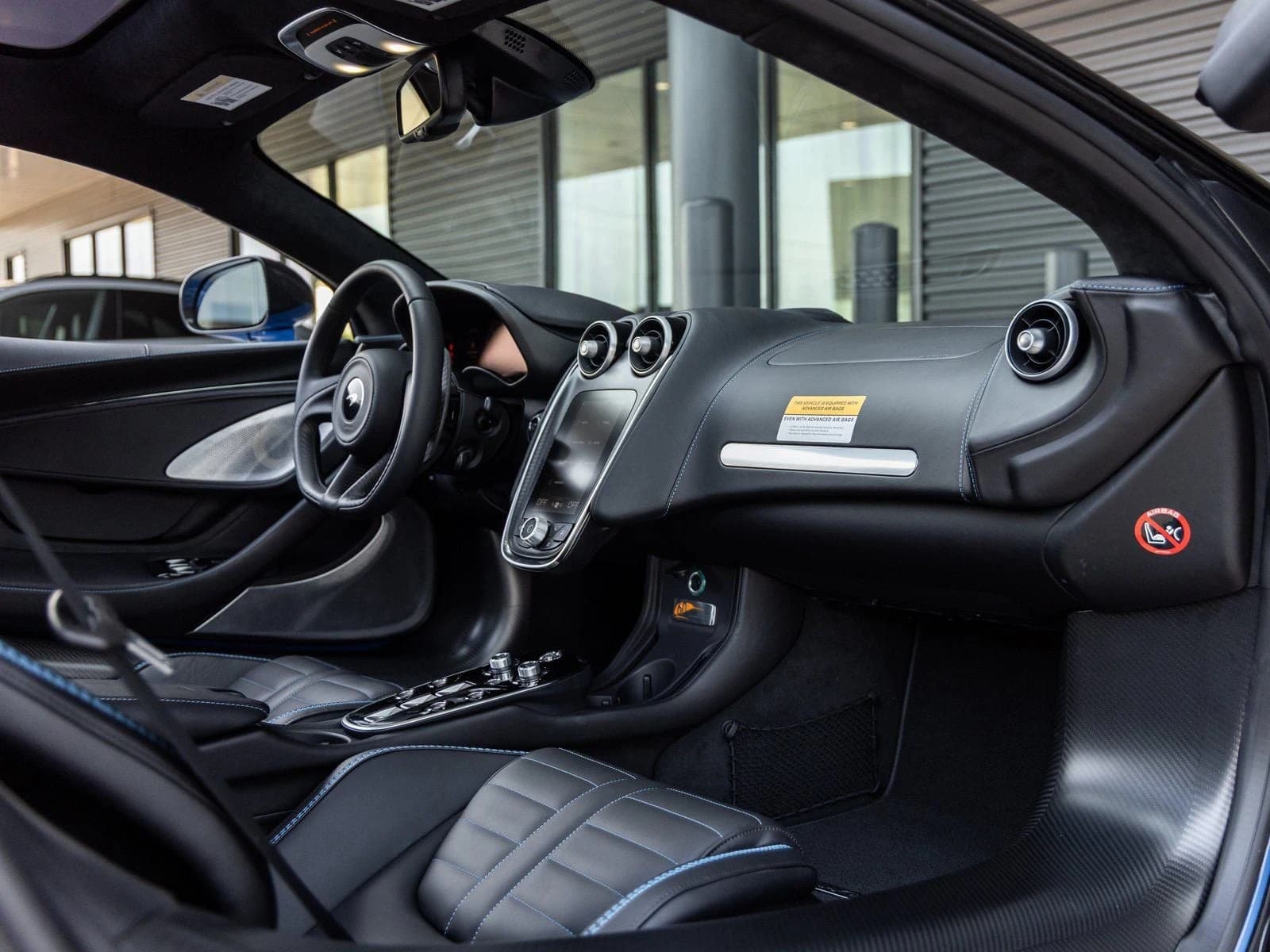 McLaren GTS Performance Coupe 2025 — side view