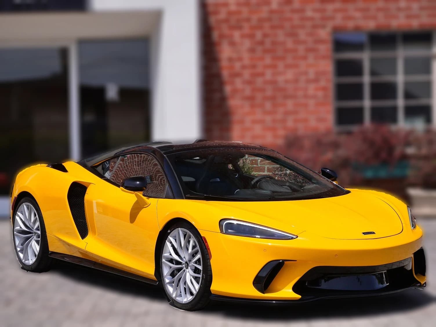 McLaren GTS Base Coupe 2026 — side view