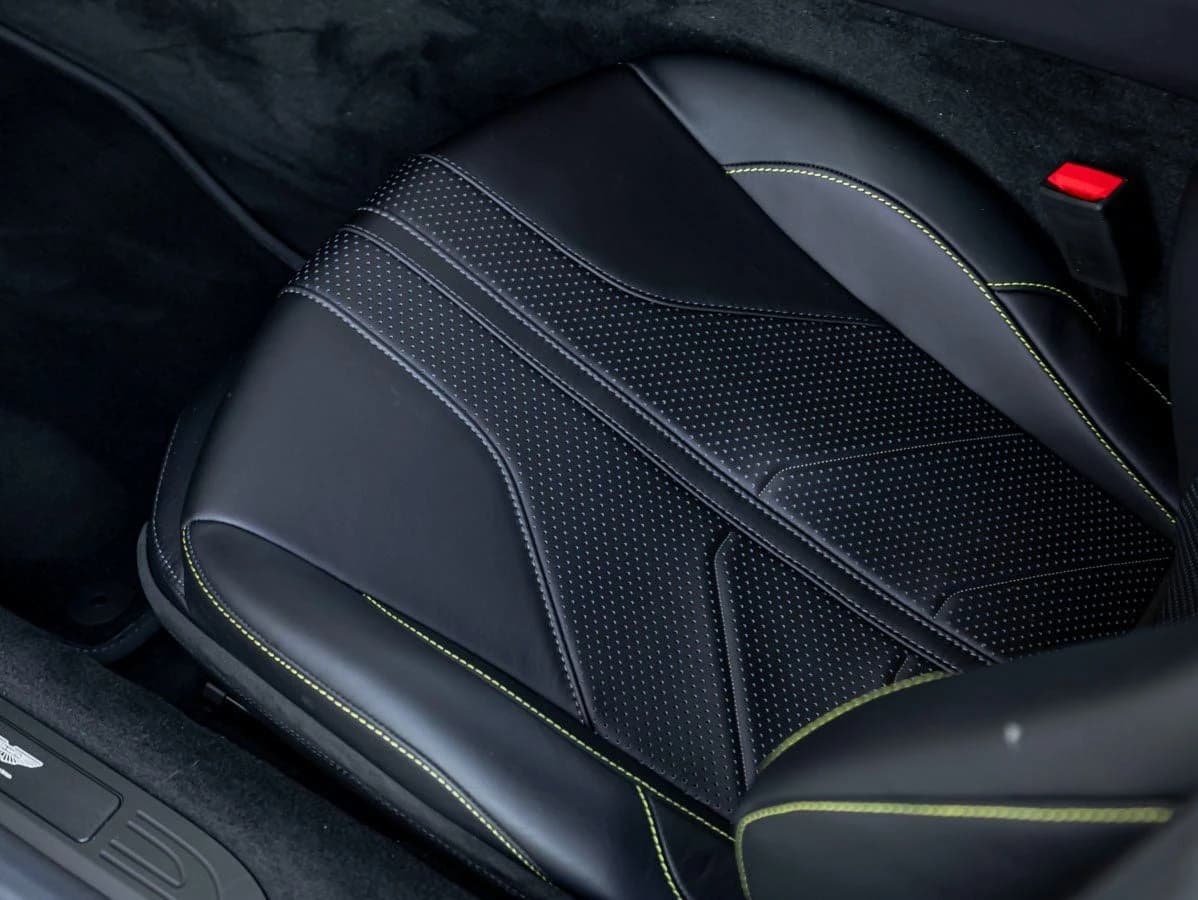 Aston Martin Vantage Base Roadster 2026 — side view