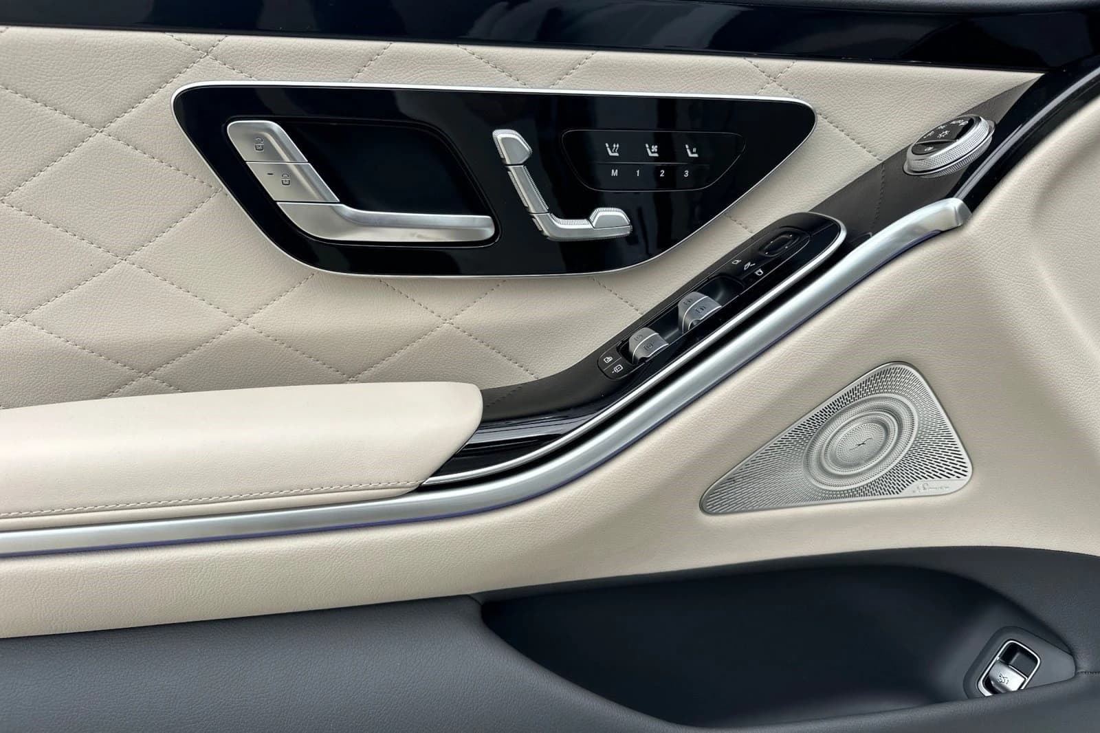 Mercedes-Benz S-Class S 500 4MATIC Sedan 2026 — side view