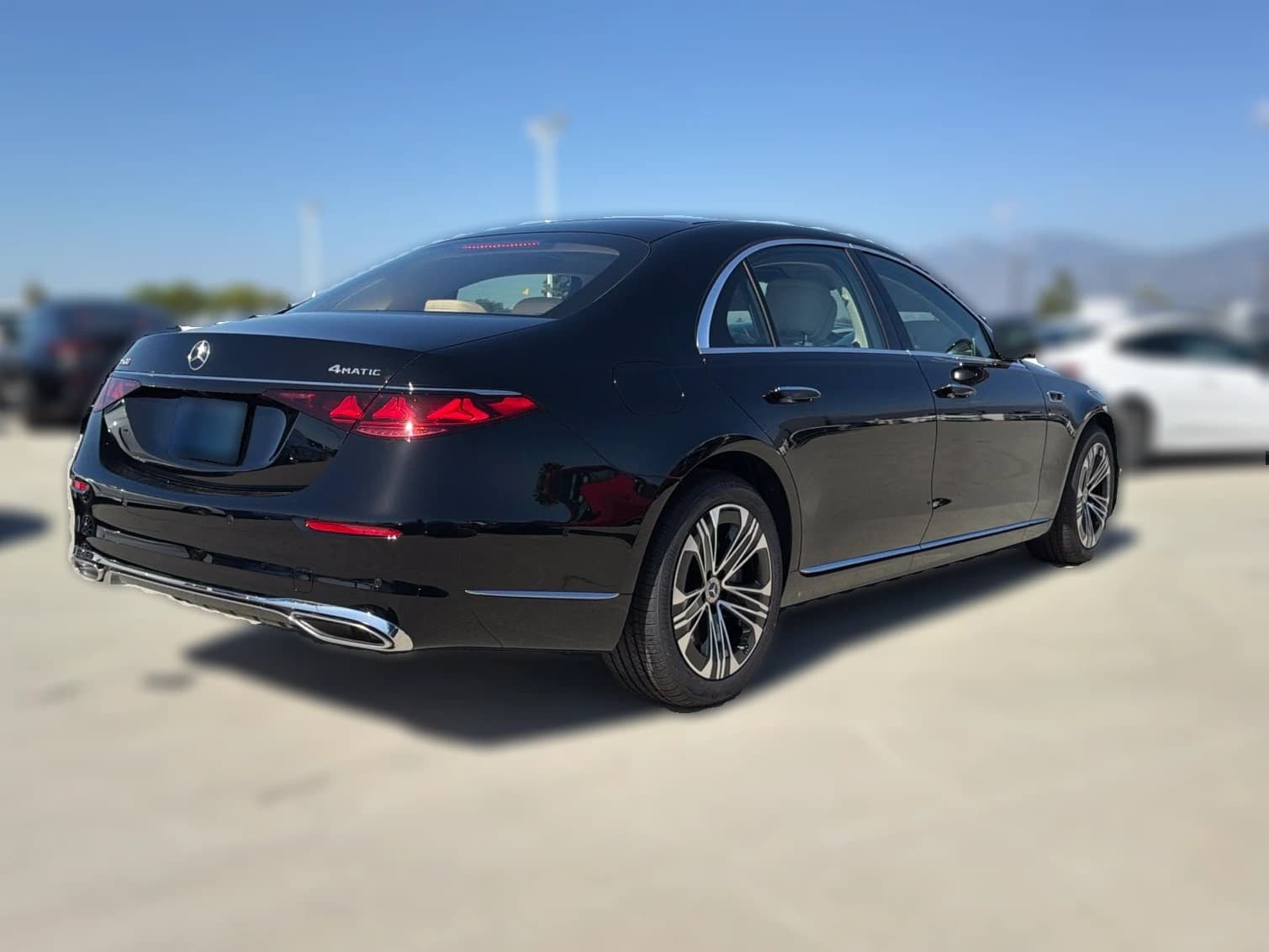 Mercedes-Benz S-Class S 500 4MATIC Sedan 2027 — side view
