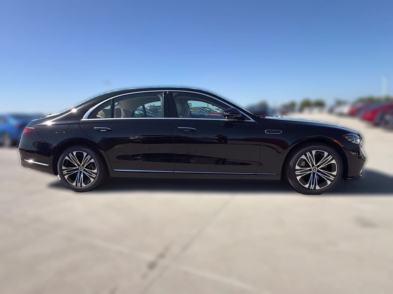 Mercedes-Benz S-Class S 500 4MATIC Sedan 2027 — side view