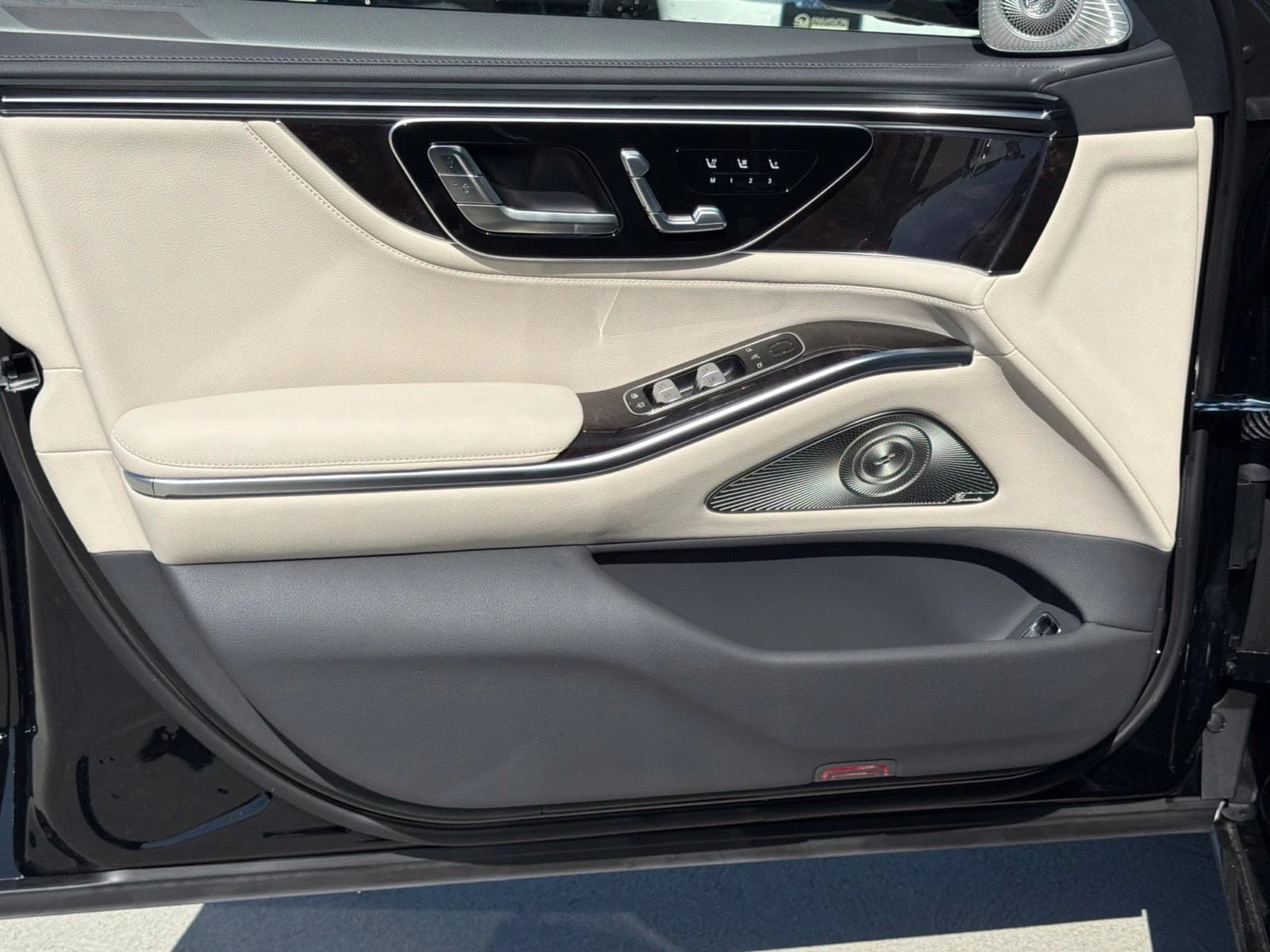 Mercedes-Benz S-Class S 500 4MATIC Sedan 2027 — side view
