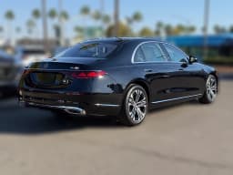 Mercedes-Benz S-Class S 500 4MATIC Sedan 2027 — side view