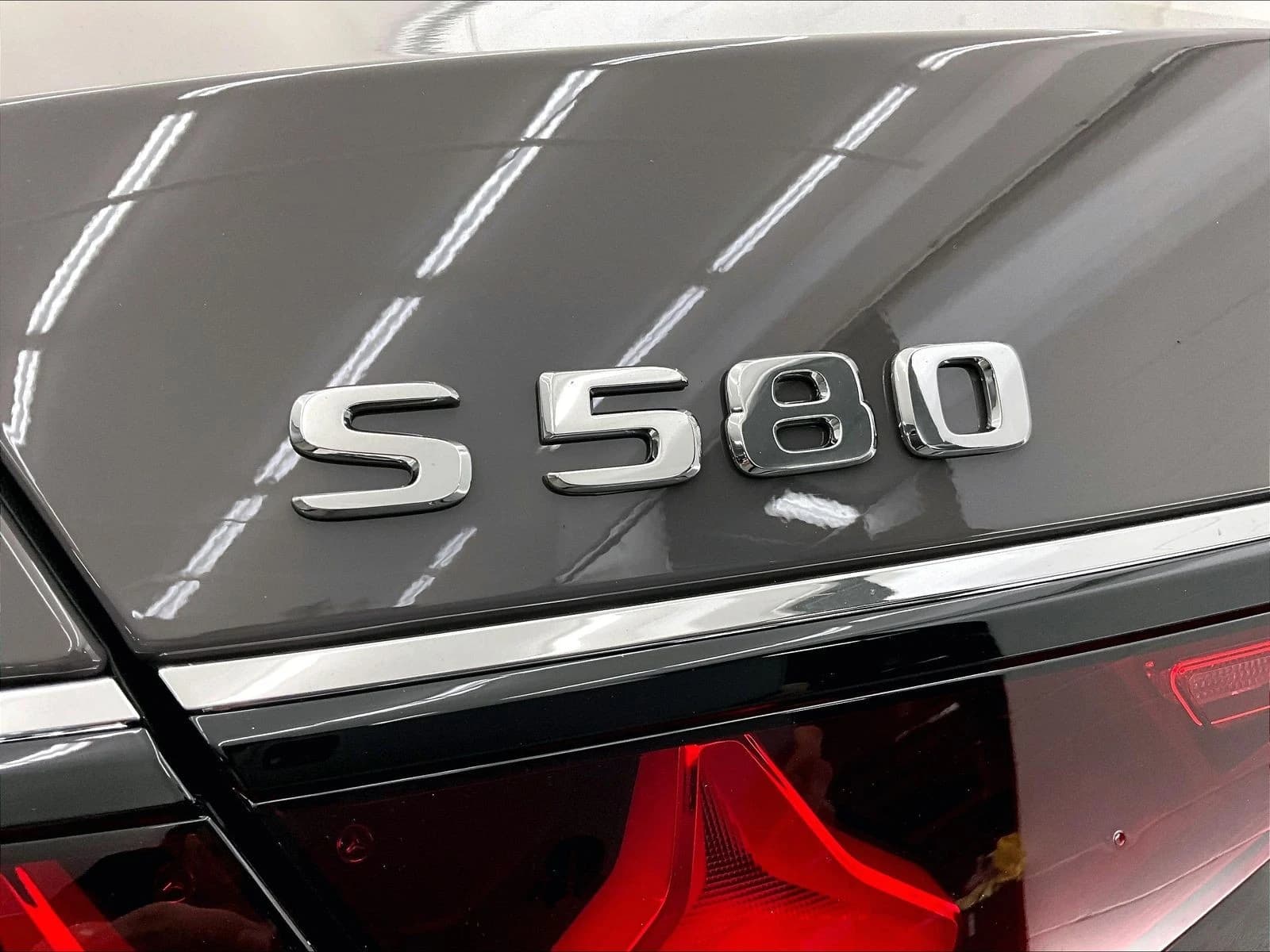 Mercedes-Benz S-Class S 580 4MATIC Sedan 2027 — side view
