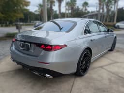 Mercedes-Benz S-Class S 580 4MATIC Sedan 2027 — side view