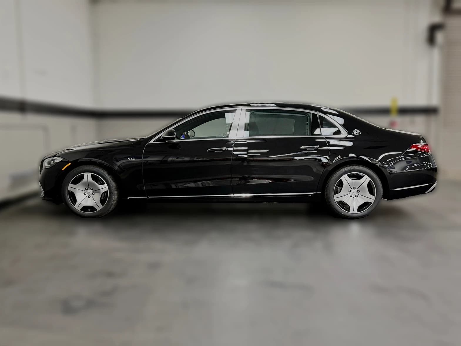 Mercedes-Benz S-Class Maybach S 680 4MATIC Sedan 2026 — side view
