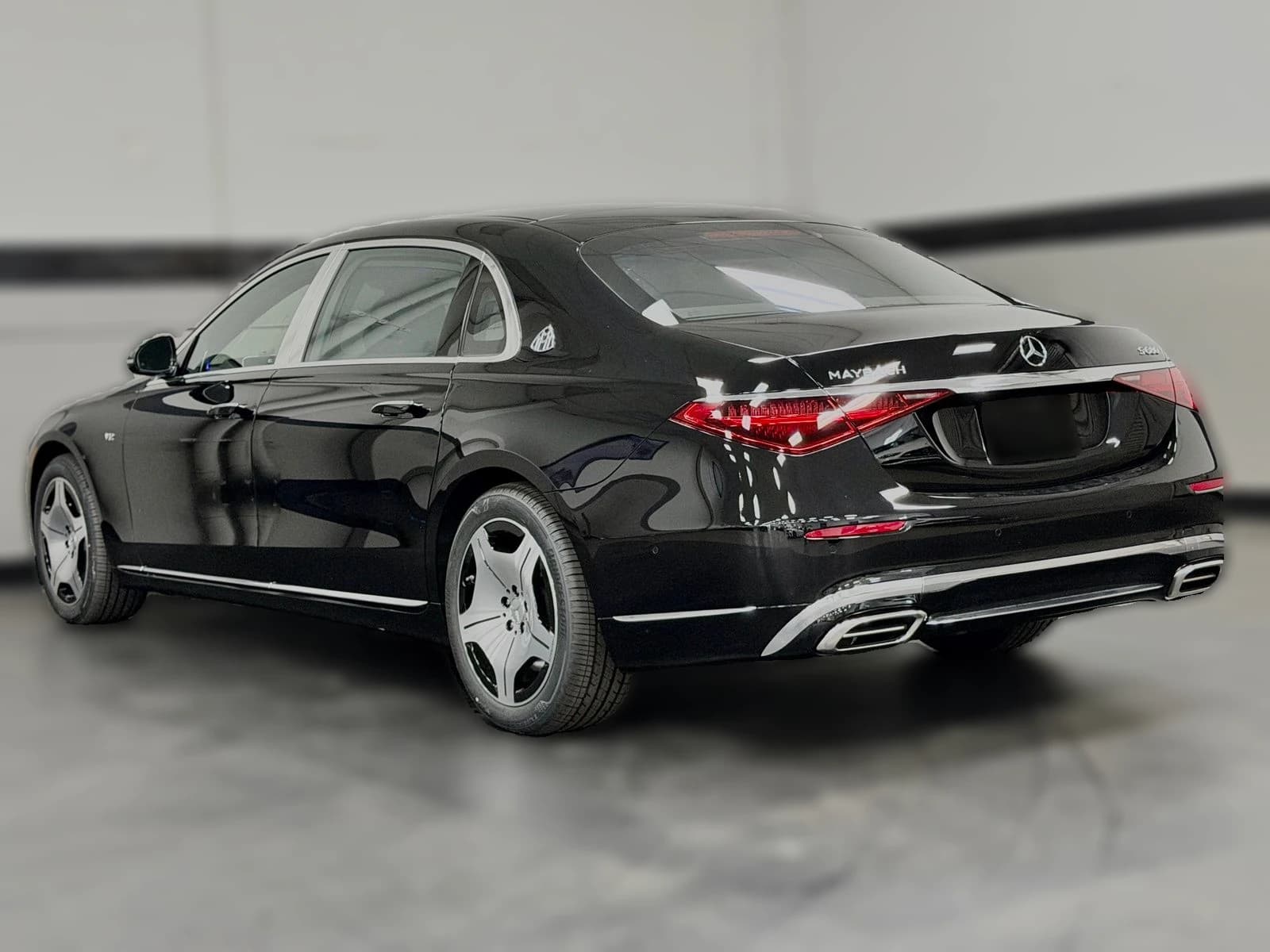Mercedes-Benz S-Class Maybach S 680 4MATIC Sedan 2026 — side view