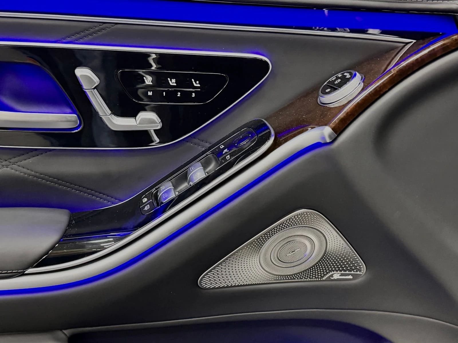 Mercedes-Benz S-Class Maybach S 680 4MATIC Sedan 2026 — side view