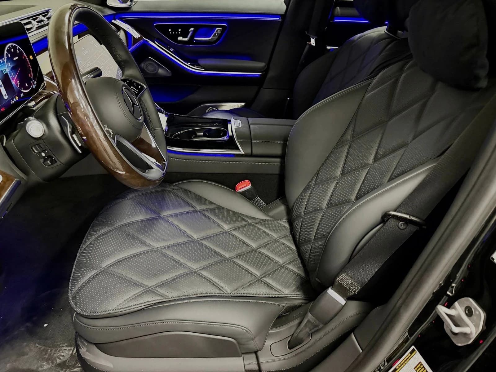 Mercedes-Benz S-Class Maybach S 680 4MATIC Sedan 2026 — side view