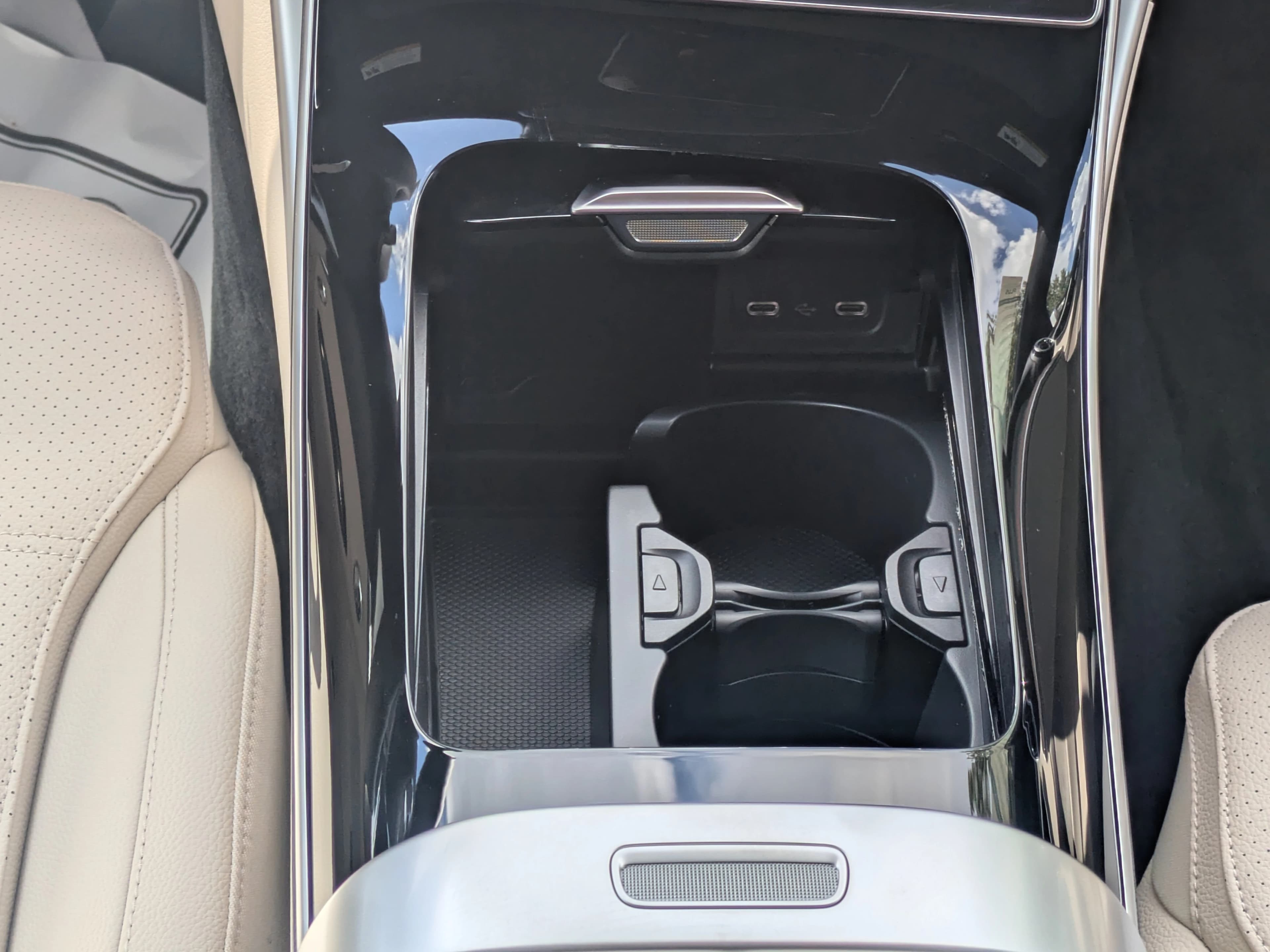 Mercedes-Benz C-Class C 300 4MATIC Sedan 2026 — side view