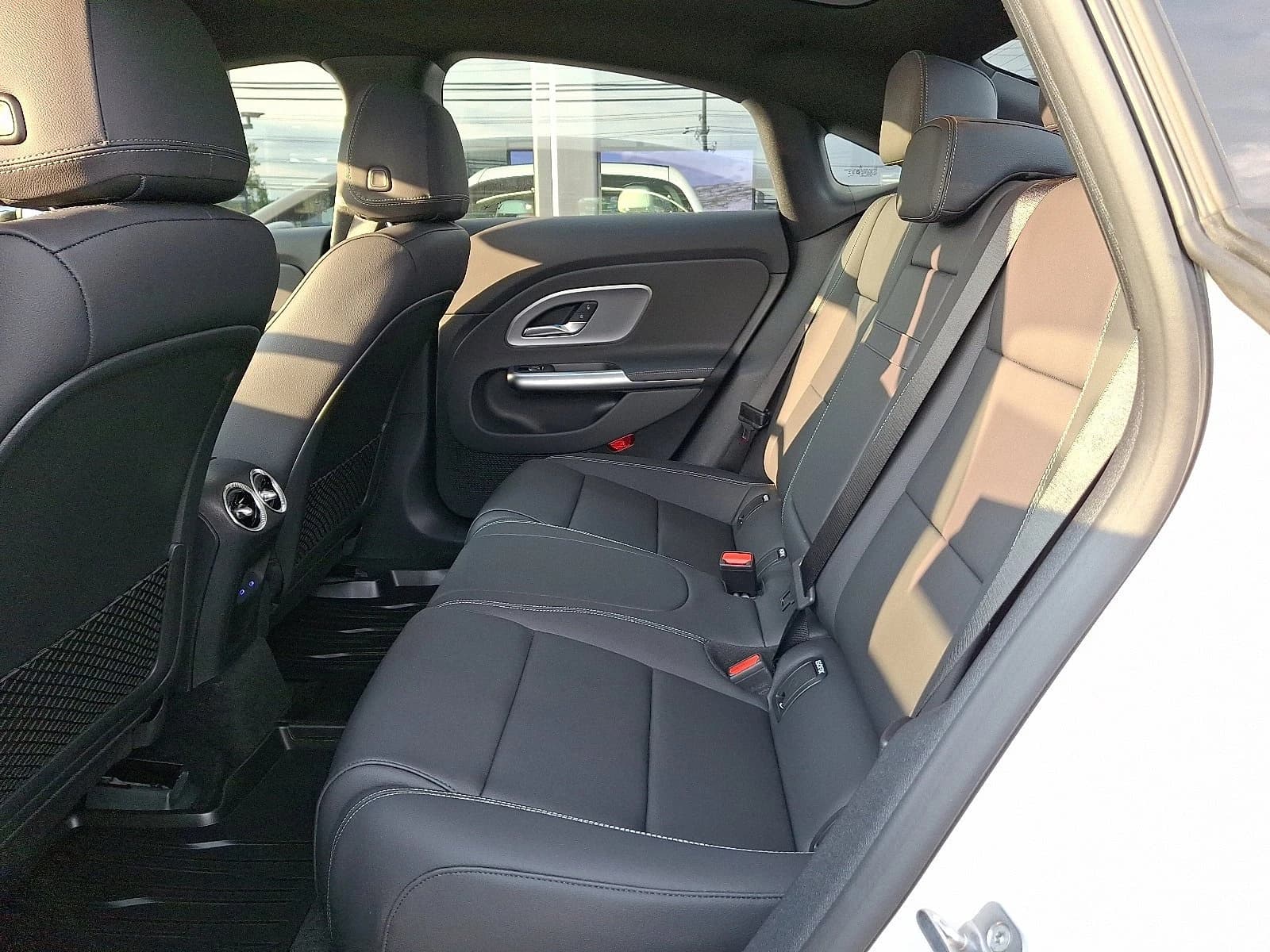 Mercedes-Benz CLA CLA 350 Electric 4MATIC 2027 — side view