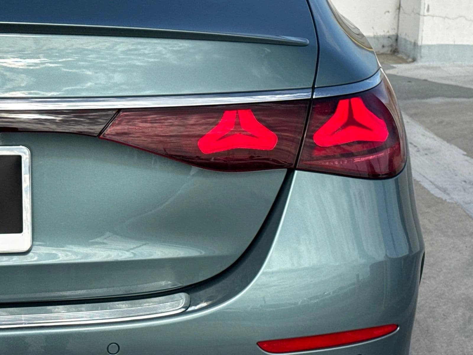 Mercedes-Benz E-Class E 350 RWD Sedan 2027 — side view