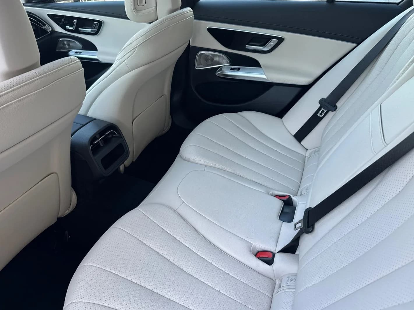 Mercedes-Benz E-Class E 350 RWD Sedan 2026 — side view