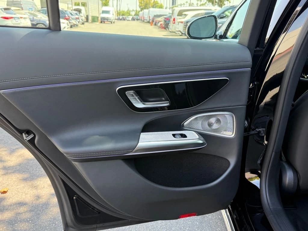 Mercedes-Benz E-Class E 350 RWD Sedan 2027 — side view