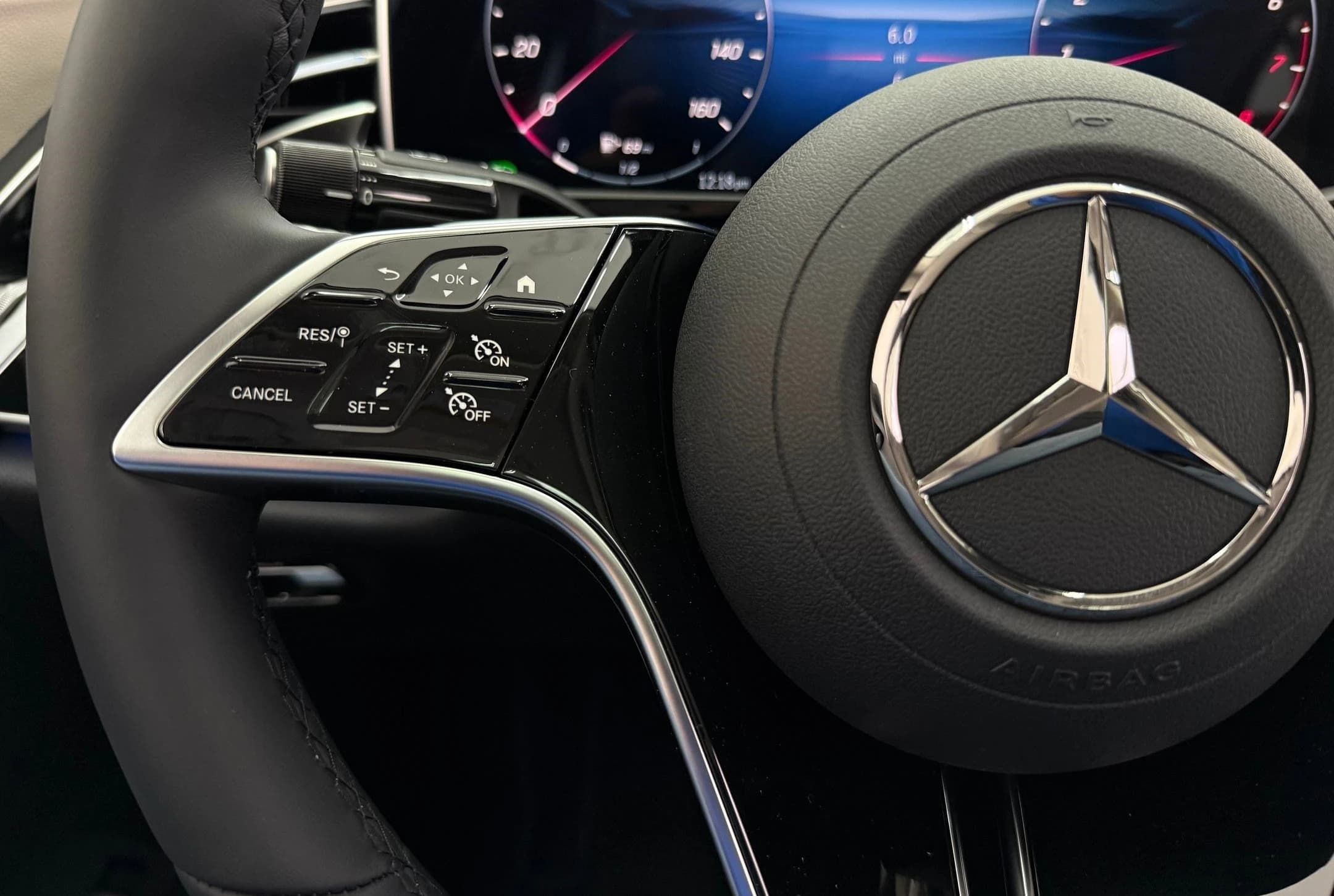 Mercedes-Benz E-Class E 350 RWD Sedan 2026 — side view