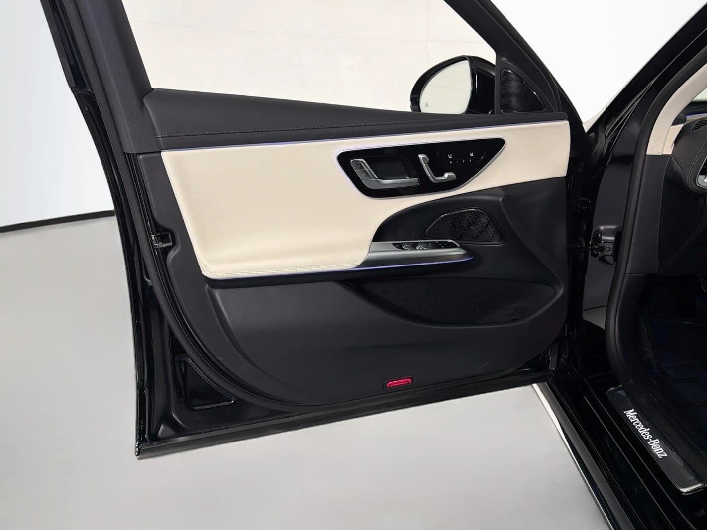 Mercedes-Benz E-Class E 350 RWD Sedan 2026 — side view