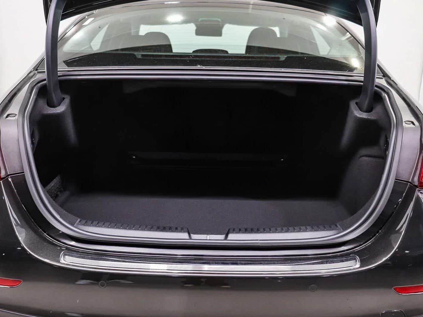 Mercedes-Benz E-Class E 350 RWD Sedan 2026 — side view