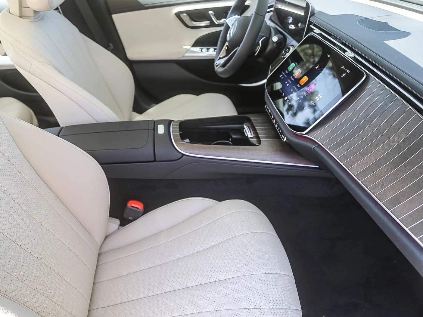 Mercedes-Benz E-Class E 350 4MATIC Sedan 2026 — side view