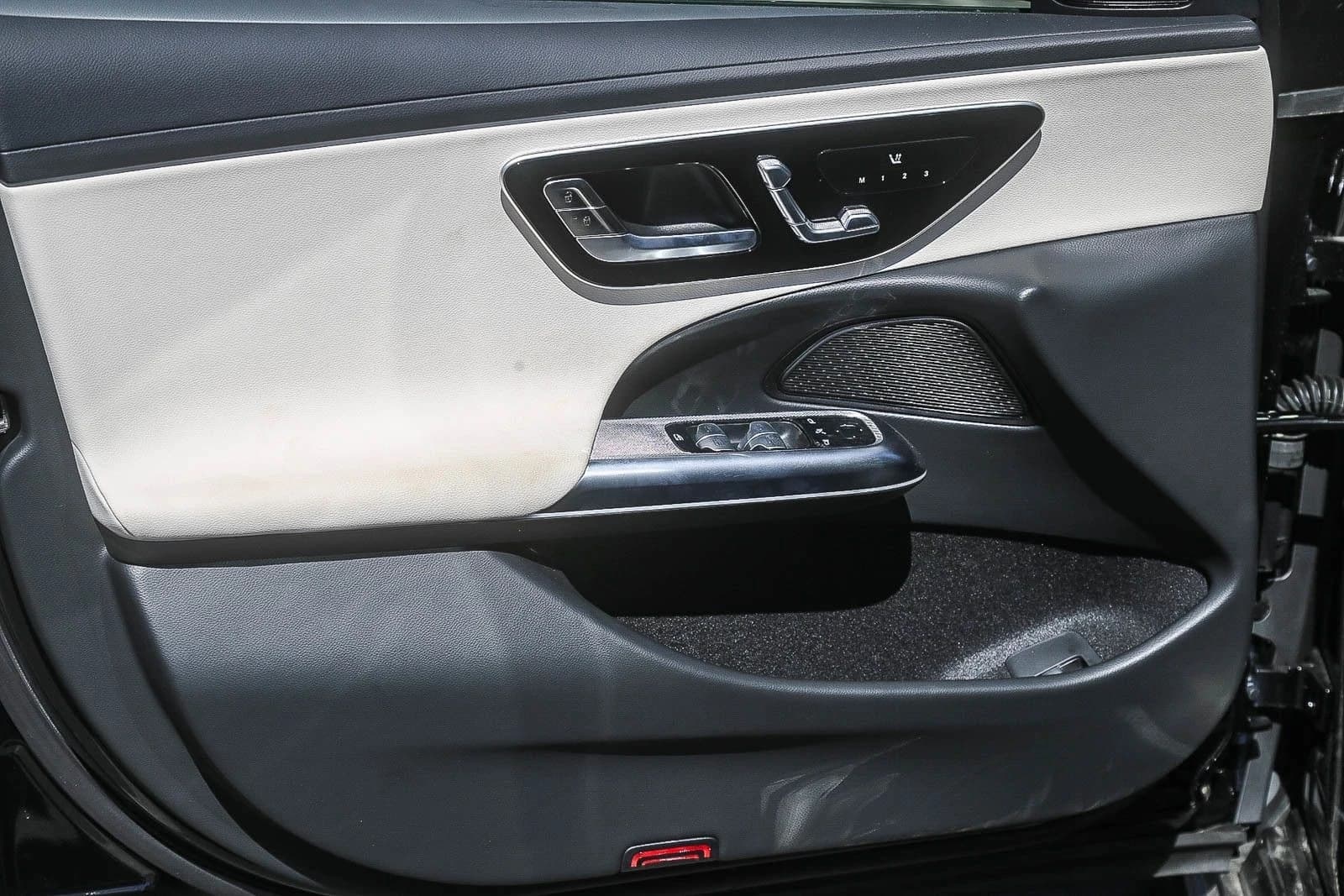 Mercedes-Benz E-Class E 350 4MATIC Sedan 2026 — side view