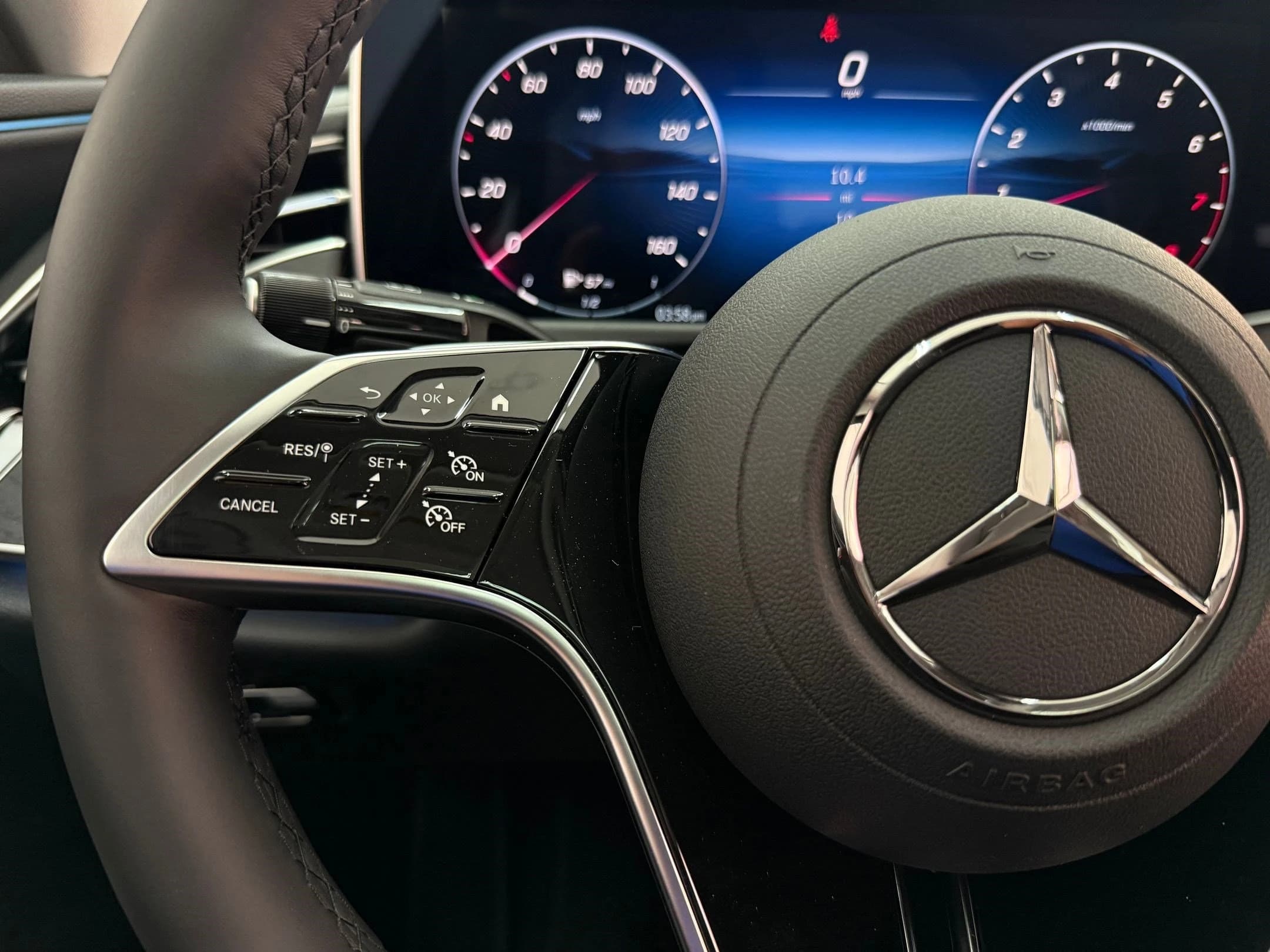 Mercedes-Benz E-Class E 350 4MATIC Sedan 2026 — side view