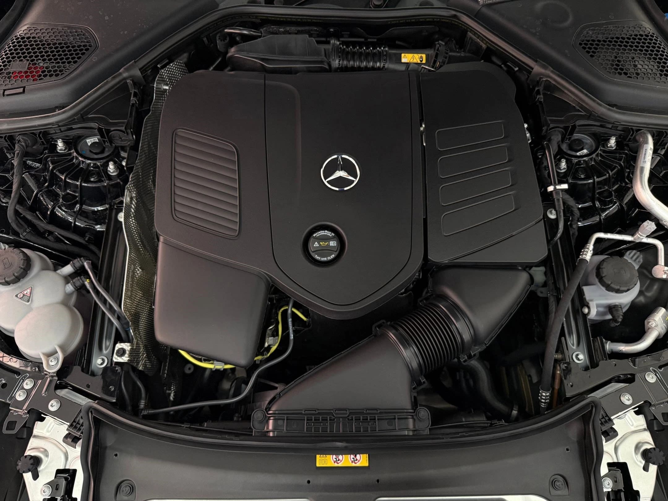 Mercedes-Benz E-Class E 350 4MATIC Sedan 2026 — side view