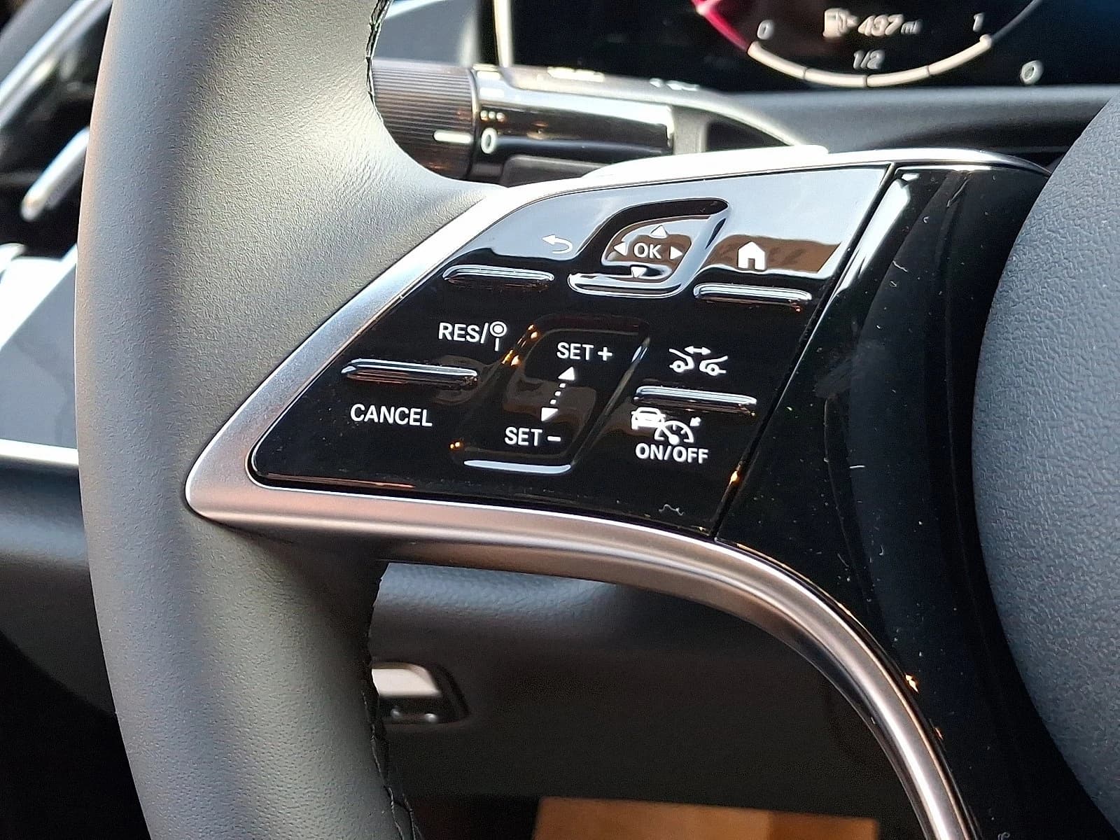 Mercedes-Benz E-Class E 350 4MATIC Sedan 2027 — side view