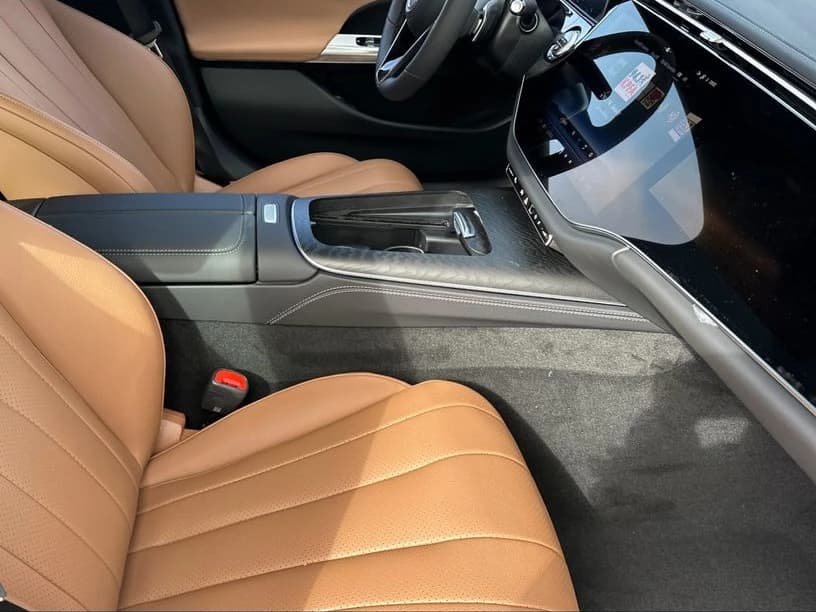 Mercedes-Benz E-Class E 350 4MATIC Sedan 2027 — side view