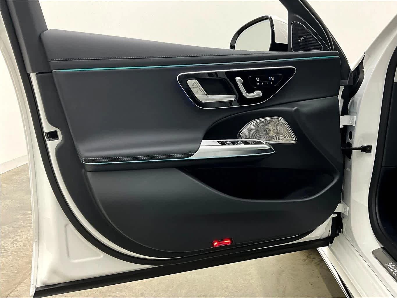 Mercedes-Benz E-Class E 350 4MATIC Sedan 2026 — side view
