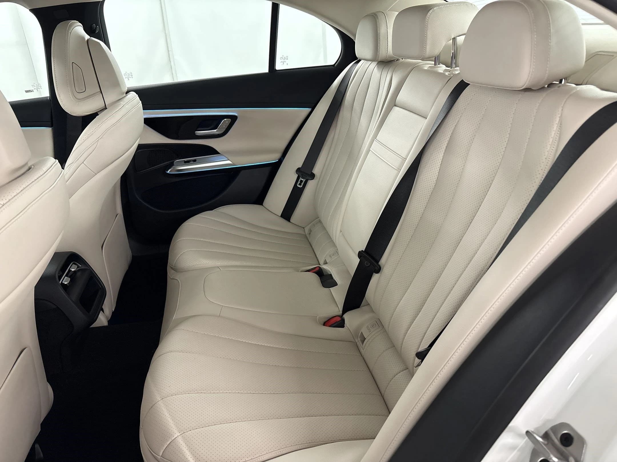 Mercedes-Benz E-Class E 350 4MATIC Sedan 2026 — side view