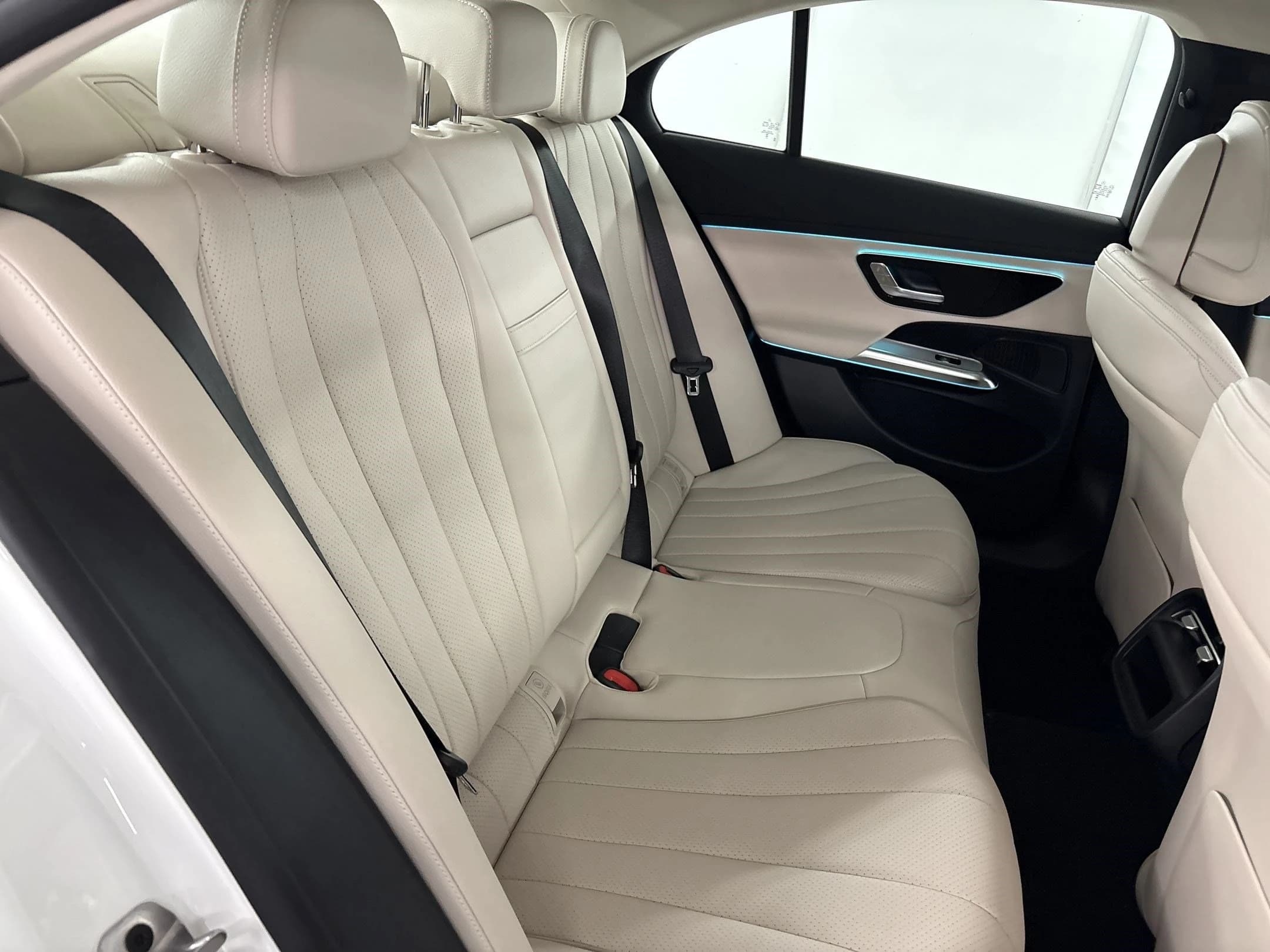 Mercedes-Benz E-Class E 350 4MATIC Sedan 2026 — side view