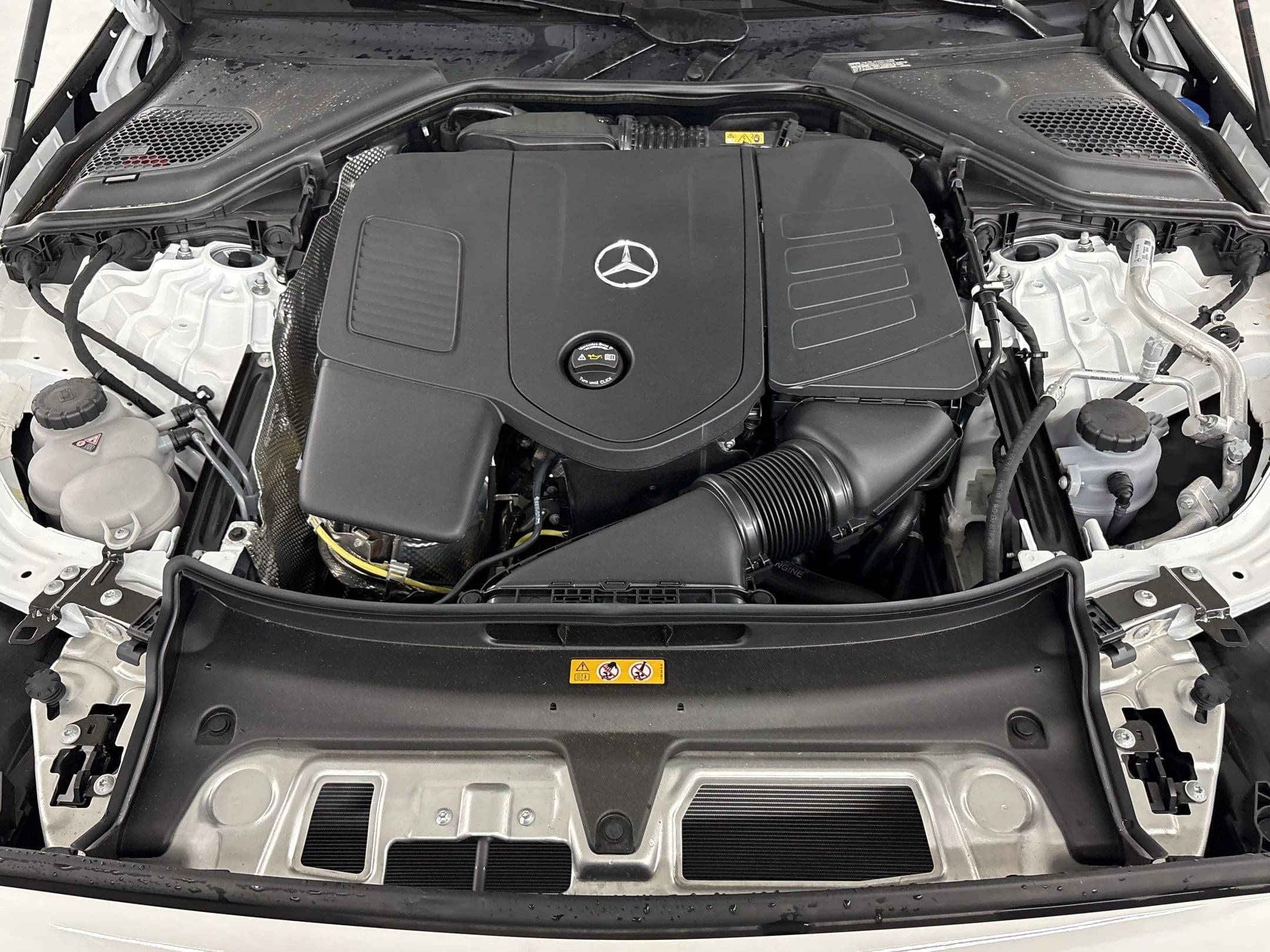 Mercedes-Benz E-Class E 350 4MATIC Sedan 2026 — side view