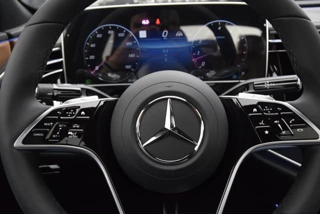 Mercedes-Benz E-Class E 350 4MATIC Sedan 2026 — side view