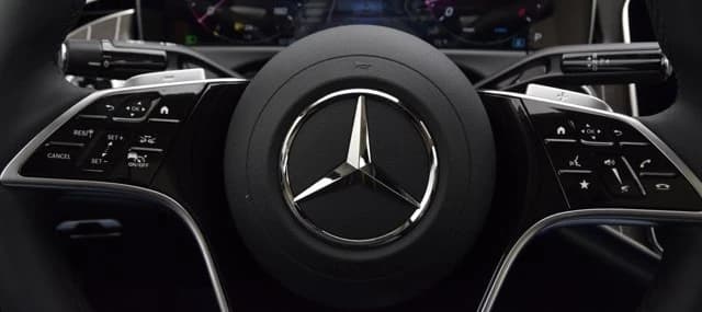Mercedes-Benz E-Class E 350 4MATIC Sedan 2026 — side view