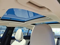 Mercedes-Benz E-Class E 350 4MATIC Sedan 2027 — side view